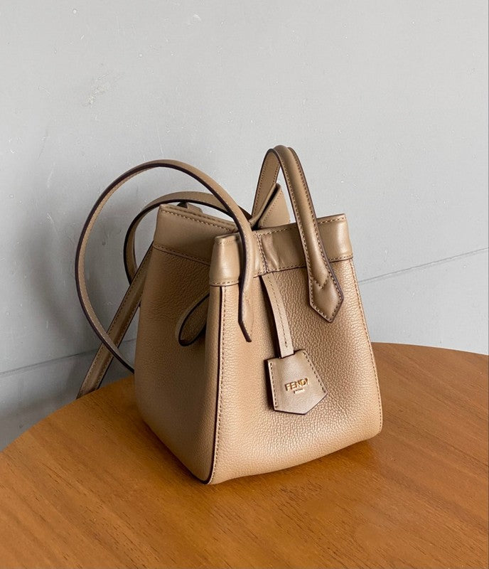 Ziva's Charm handbag – product shot (15cm*18.5cm*18cm)
