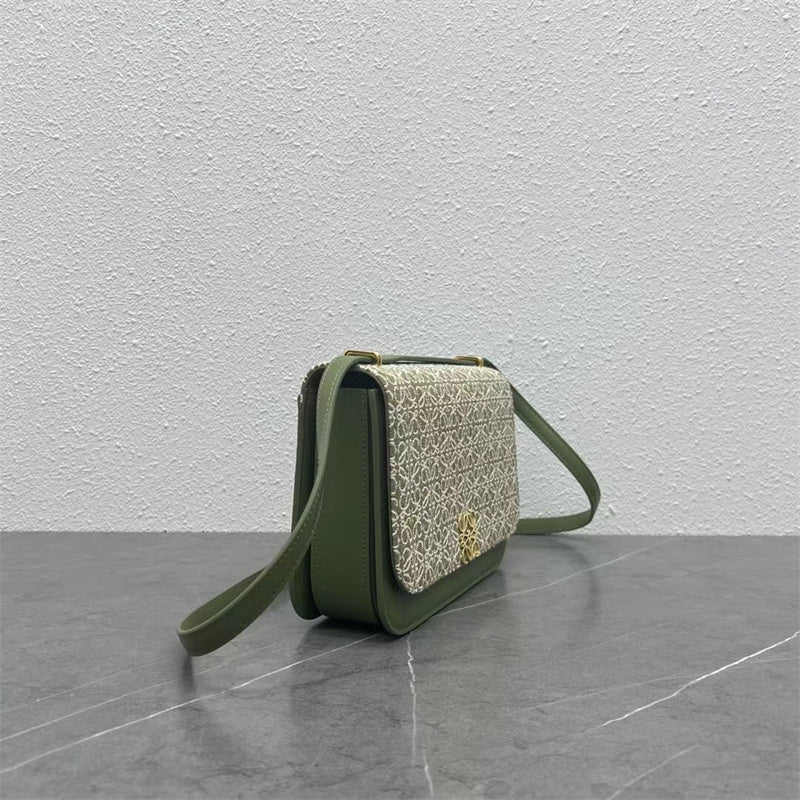 Ziva's Charm handbag – lifestyle view (22.5cm*6.5cm*15.5cm)