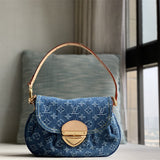  Clean-Lined everyday bag front view