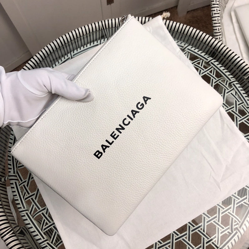 Styled lifestyle shot of chic statement women's handbag – women's everyday handbag