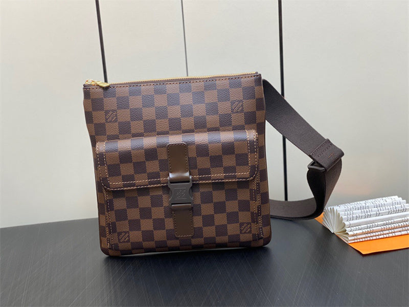  Chic shopper bag front view