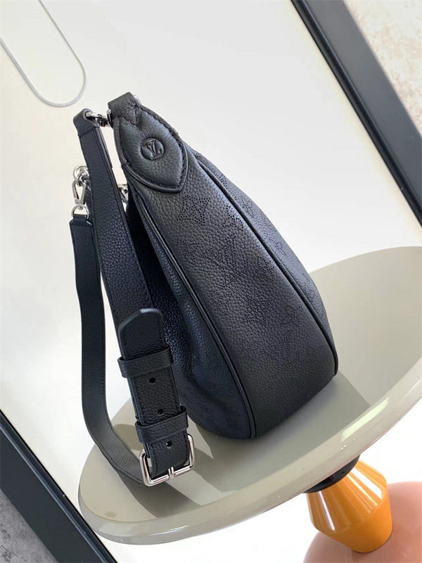  Curated everyday bag front view 31