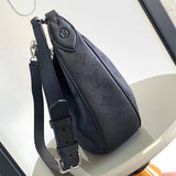  Curated everyday bag front view 31