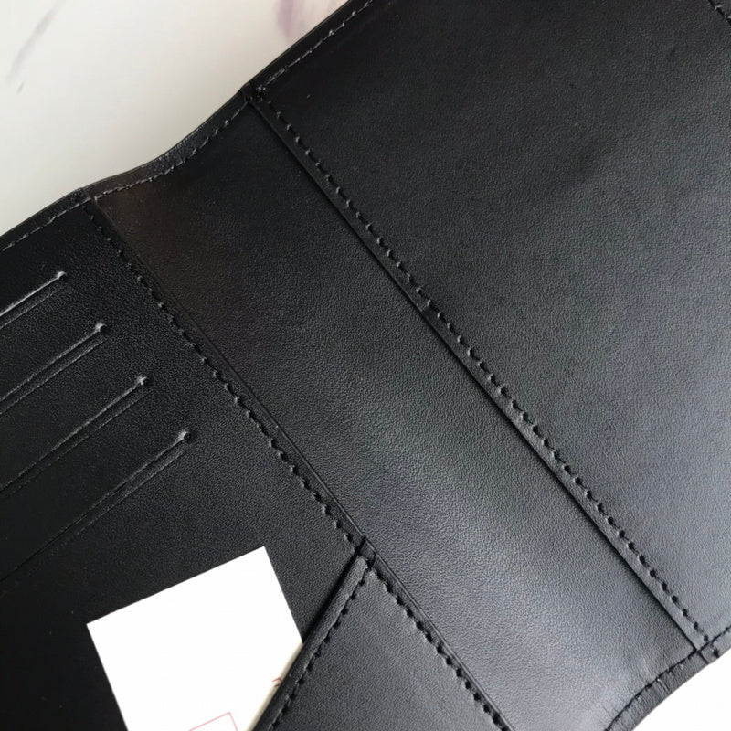 Styled lifestyle shot of signature premium women's handbag – women's designer-style accessory
