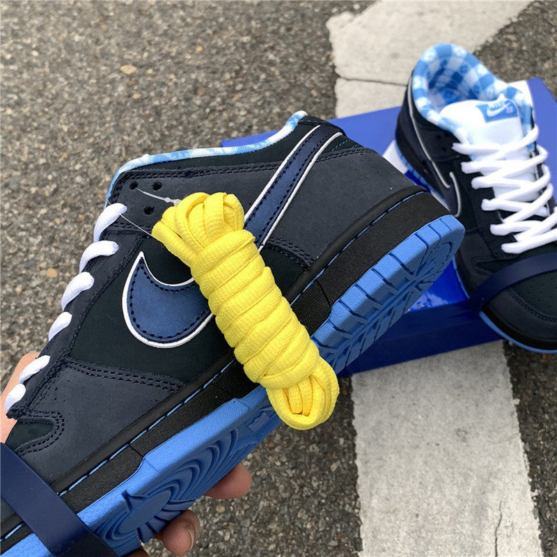 Nike Men's & Women's Premium Low-Top Trainers — Style 193 detail view