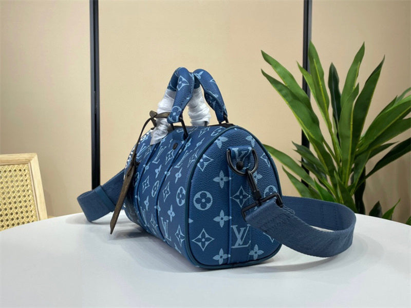  handbag interior and compartment view