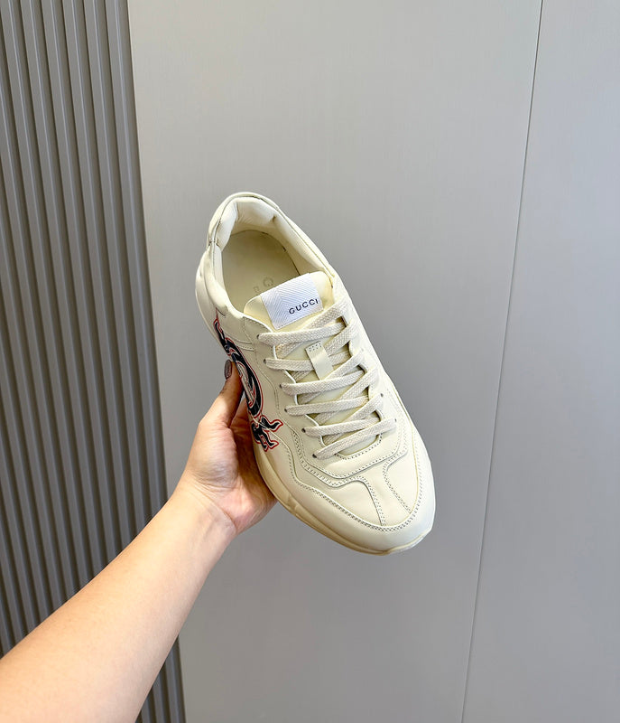 Gucci classic monochrome luxury sneakers view 8 everyday casual design