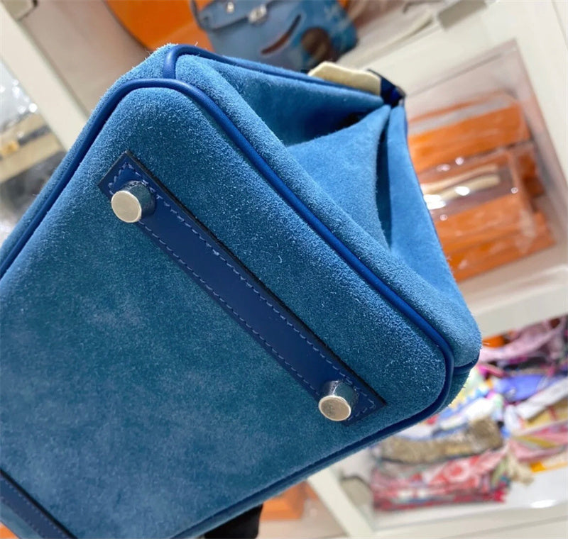  shoulder bag interior and compartment view 9
