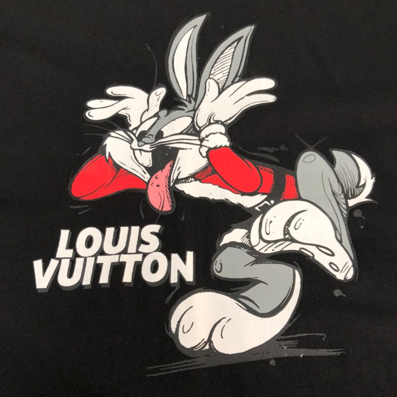 Full styled look of Louis Vuitton cotton t-shirt with everyday silhouette