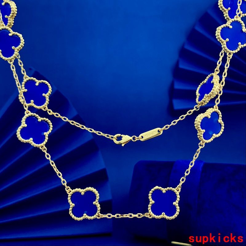 Angled view of Van Cleef & Arpels unisex jewelry piece