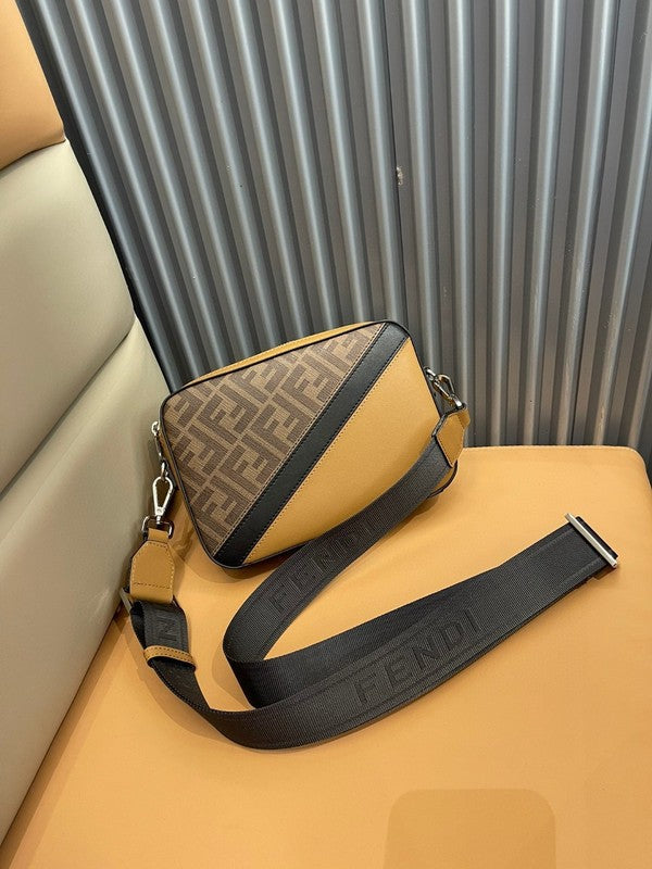 Ziva's Charm handbag – interior view (22cm*15cm*5cm)