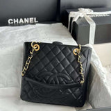 Zivas Charm Sleek Silhouette Luxury Handbag (Timeless Wardrobe Addition) – Detail View