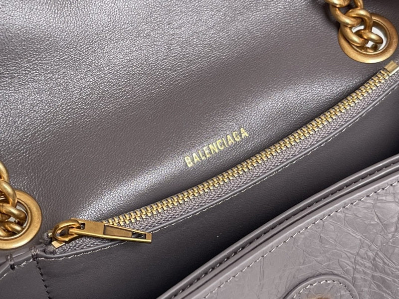 Zivas Charm Signature Style Statement Handbag (Versatile Style Statement) – Close-Up Detail