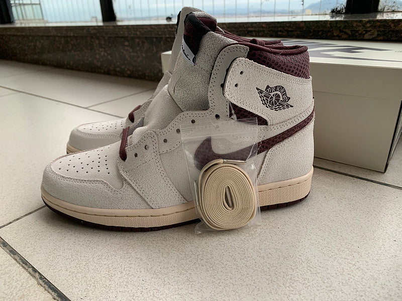 Nike Men's & Women's Designer Street Sneakers — Style 218 angle view