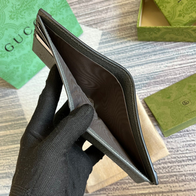 Side profile of classic chic women's handbag – women's luxury accessory