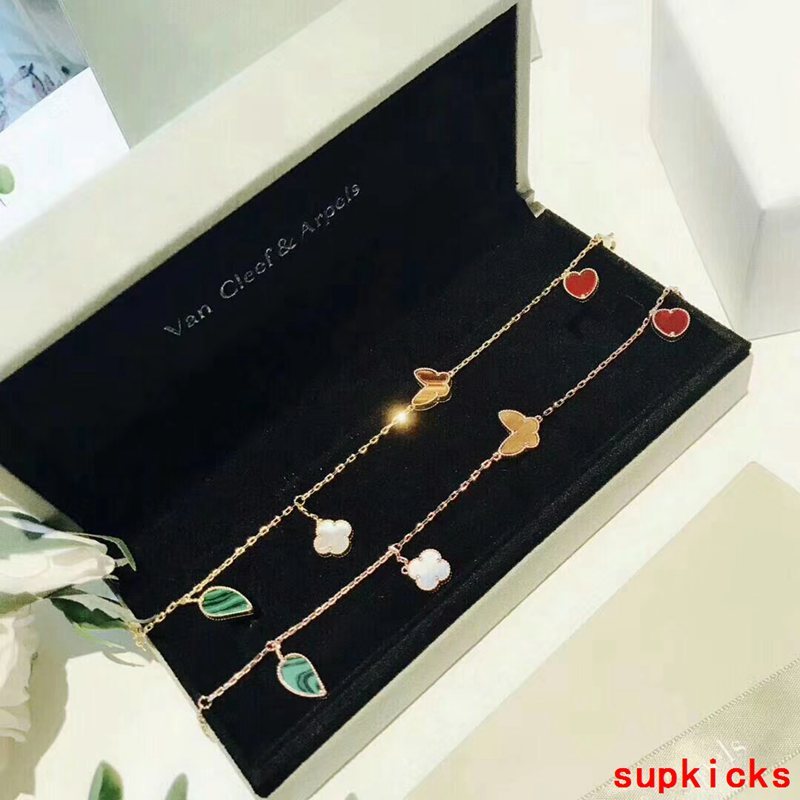Side view of Van Cleef & Arpels unisex jewelry piece