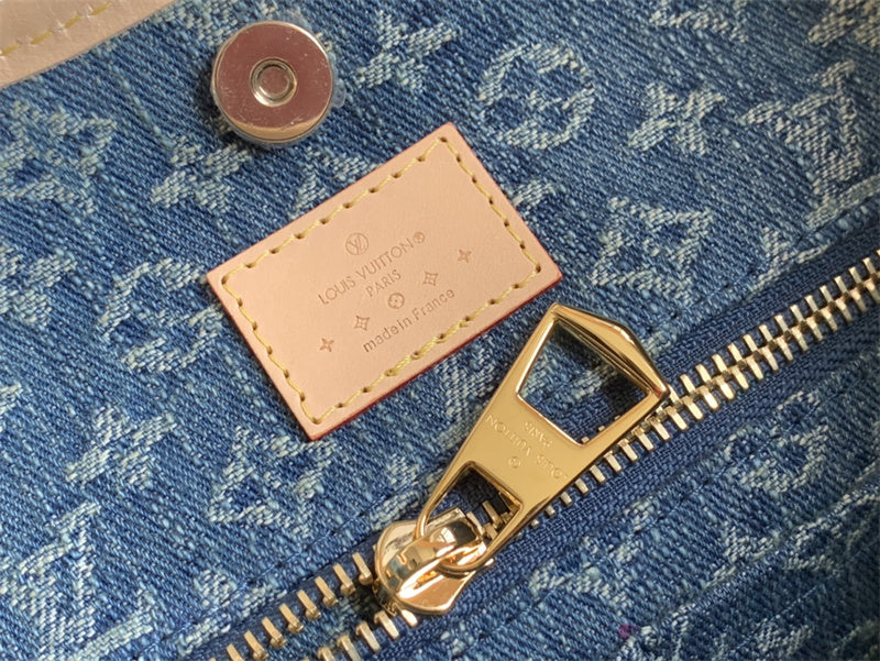  top-handle bag interior and compartment view 9