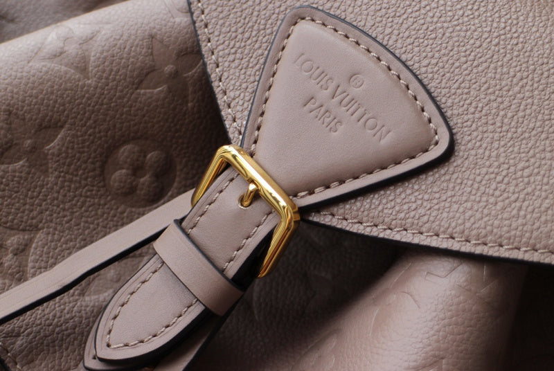 Interior view of everyday-luxe modern women's handbag – women's premium purse