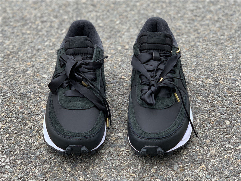 Nike Men's & Women's Premium Low-Top Trainers — Style 025 detail view