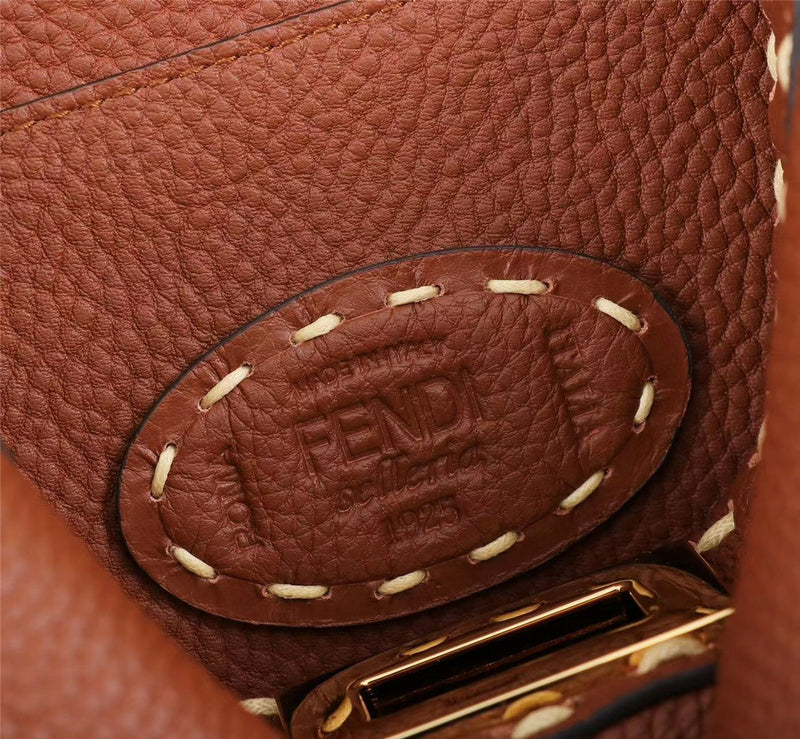 Ziva's Charm handbag – close-up view (Standard Size)