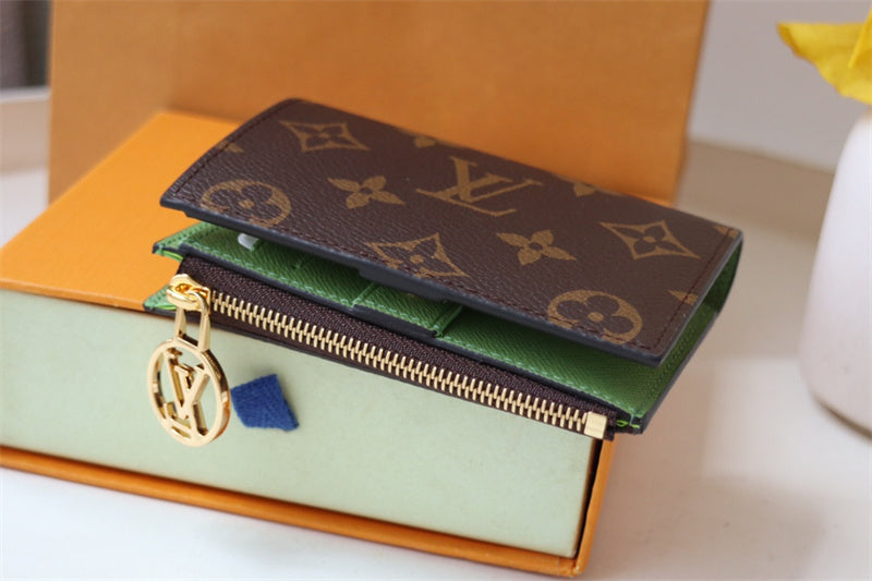  sophisticated shoulder bag detail view showing craftsmanship 20