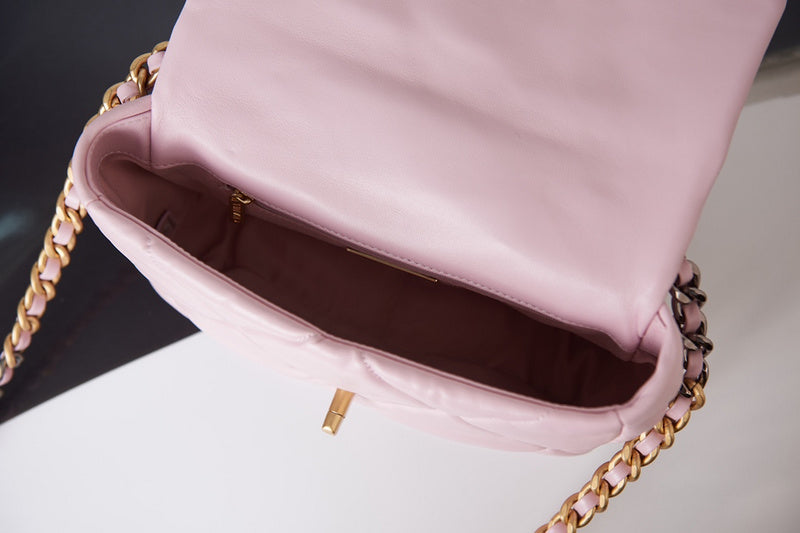 Zivas Charm Classic Sensibility Designer Handbag (Timeless Wardrobe Addition) – Close-Up Detail
