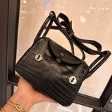  Versatile structured bag front view 13