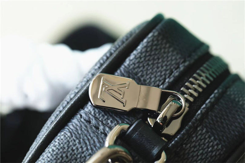  graceful shopper bag detail view showing craftsmanship 8