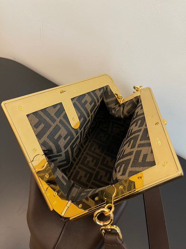 Ziva's Charm handbag – detail view (26cm*9.5cm*18cm)