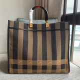 Ziva's Charm handbag – detail view (40cm*20cm*35cm)