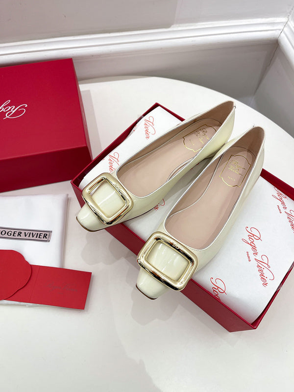 Back view of Roger Vivier luxury piece style No.051