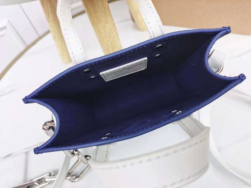 Handle and strap detail of premium chic women's handbag – women's luxury accessory