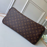 Styled lifestyle shot of modern classic women's handbag – women's statement bag