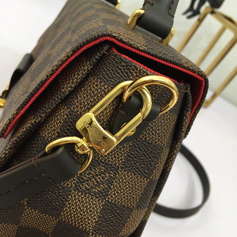 Handle and strap detail of refined elevated women's handbag – women's luxury handbag