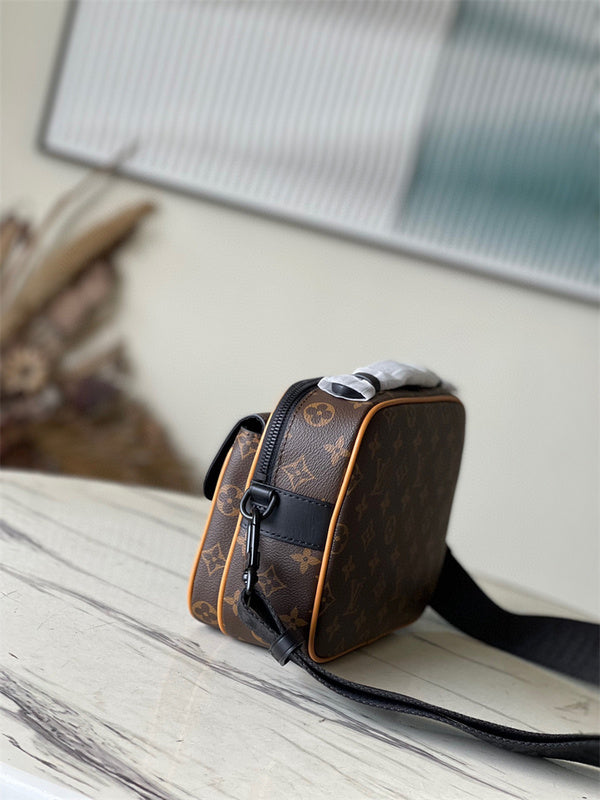  handbag interior and compartment view