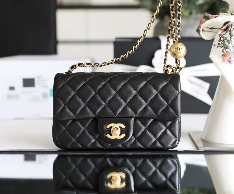 Ziva's Charm handbag – product shot (one versatile size)