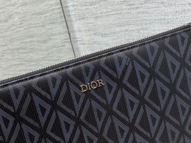 Close-up detail of premium modern women's handbag – women's designer-style accessory