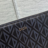 Close-up detail of premium modern women's handbag – women's designer-style accessory