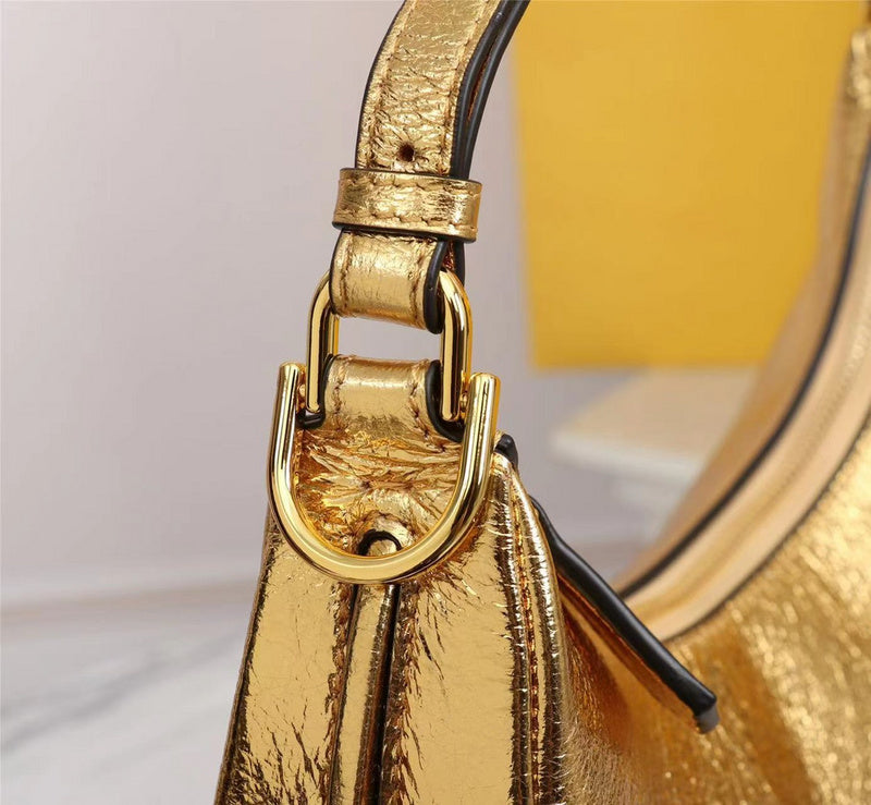 Ziva's Charm handbag – close-up view (Standard Size)