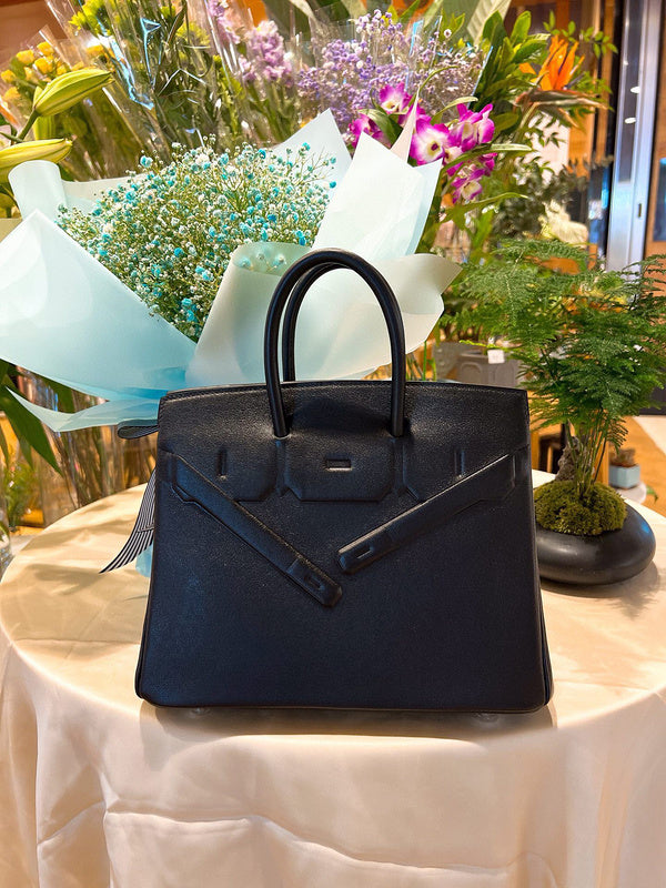 Interior view of minimalist premium bag