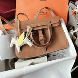  essential shopper bag detail view showing craftsmanship 38