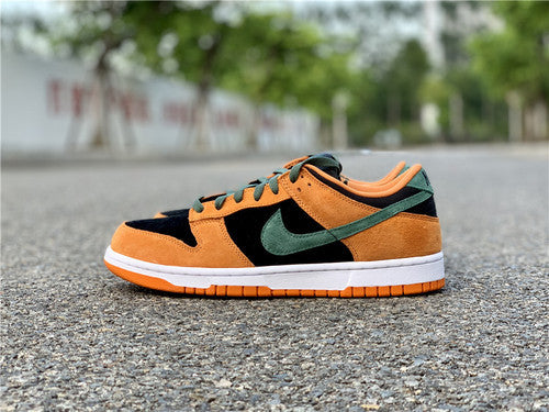 Nike Men's & Women's Premium Low-Top Trainers — Style 061 hardware detail