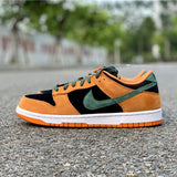 Nike Men's & Women's Premium Low-Top Trainers — Style 061 hardware detail