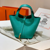  Tailored shoulder bag front view