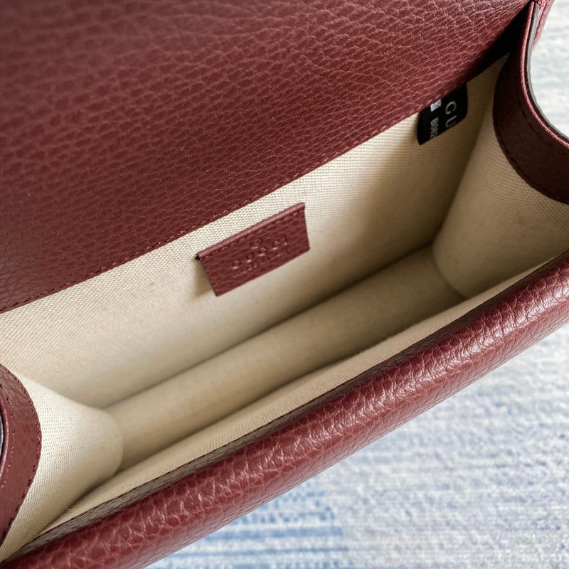 Side profile of signature chic women's handbag – women's luxury accessory