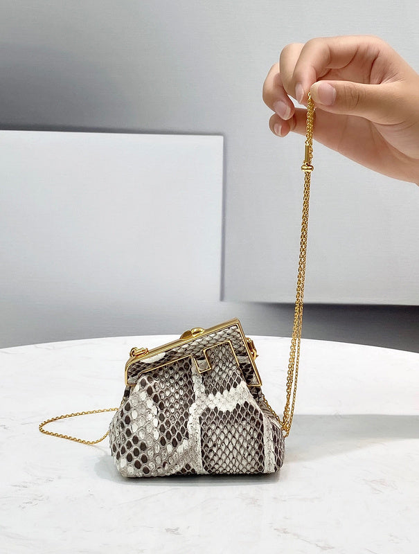 Ziva's Charm handbag – detail view (11.5cm*5.5cm*10cm)