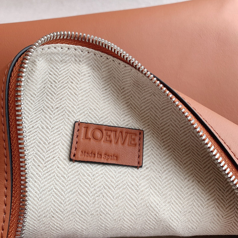 Ziva's Charm handbag – carry view (33cm*30cm*16cm)