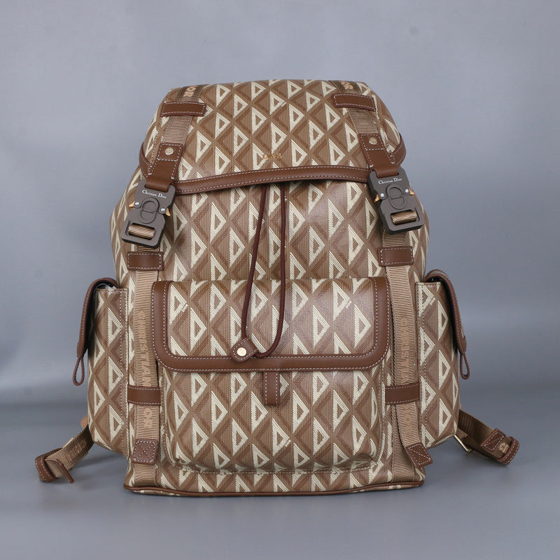 Close-up detail of structured polished women's handbag – women's everyday handbag