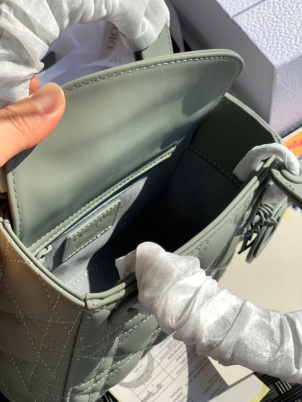 Front view of premium everyday-luxe women's handbag – women's luxury accessory