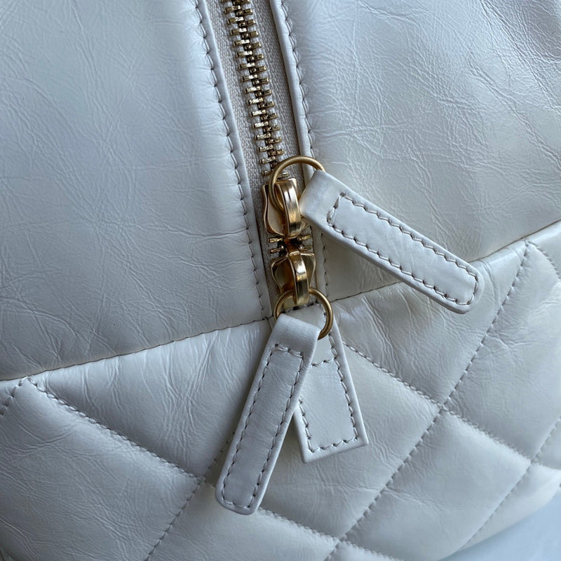  women's handbag, spacious design, view 3